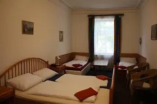 Hotel Pension Schmellergarten München 2*,