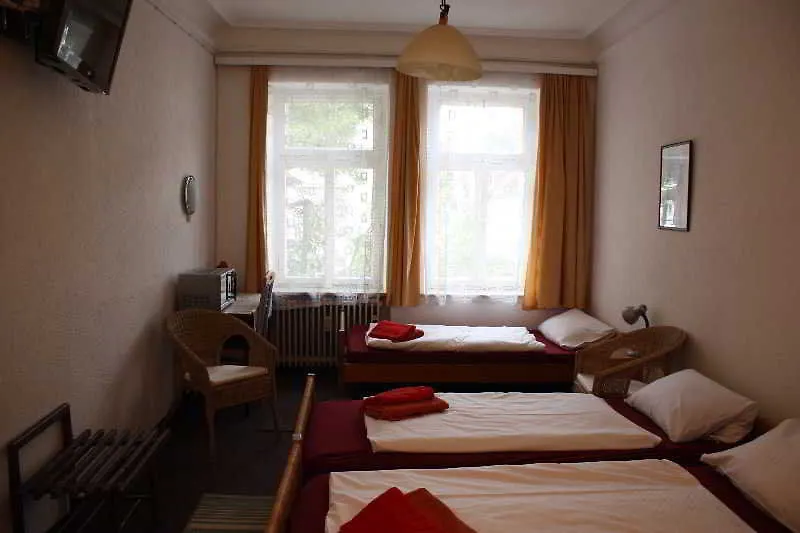 Hotel Pension Schmellergarten München 2*,